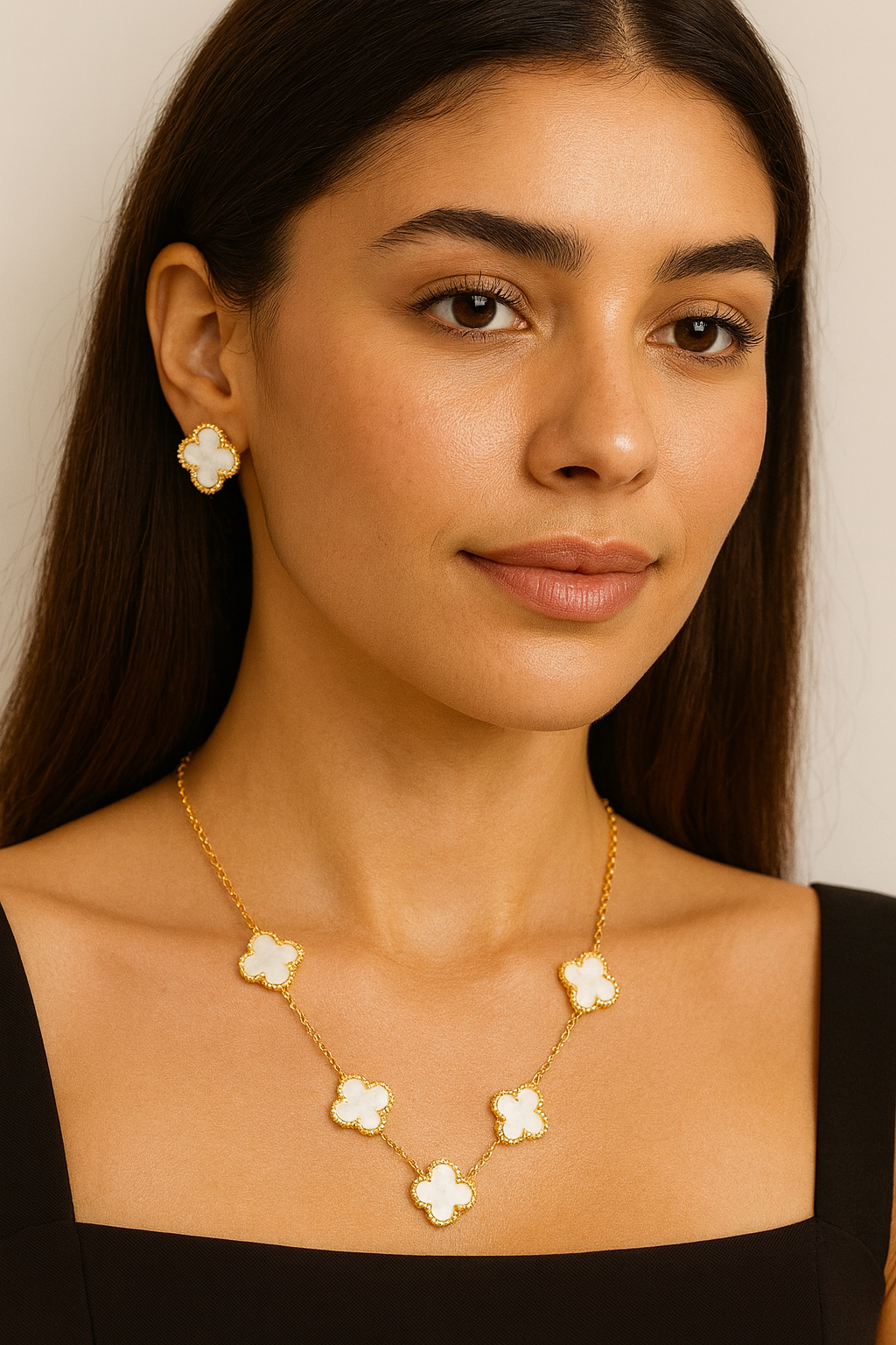 White Clover Elegance Necklace & Earrings Set