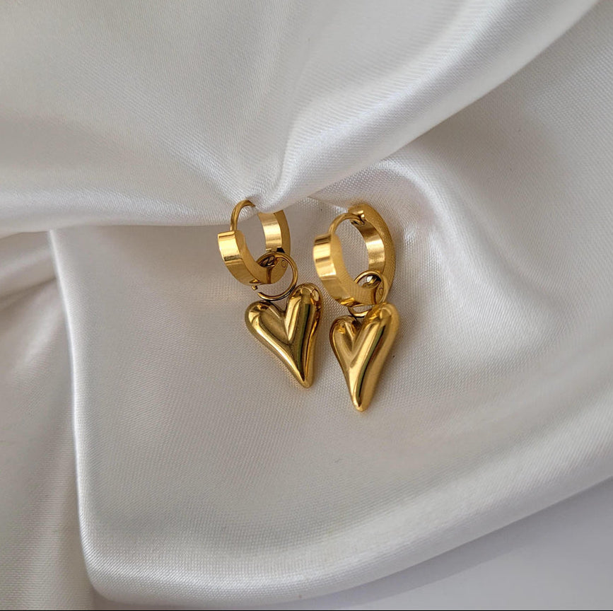 ✨ Golden Heart Huggie Hoop Earrings ✨