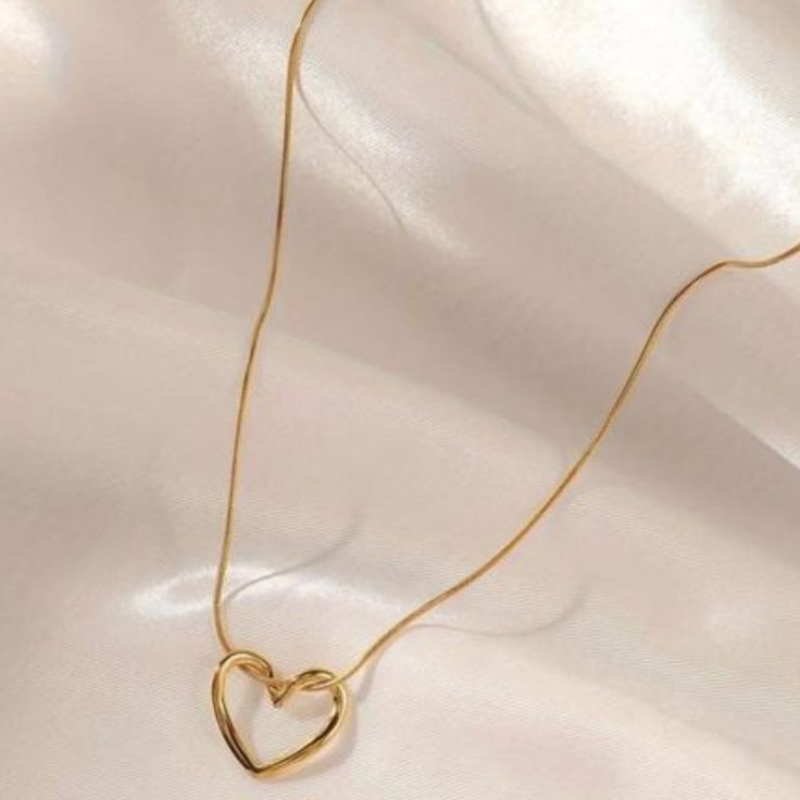 Golden Heart Knot Pendant Necklace – Anti-Tarnish Finish