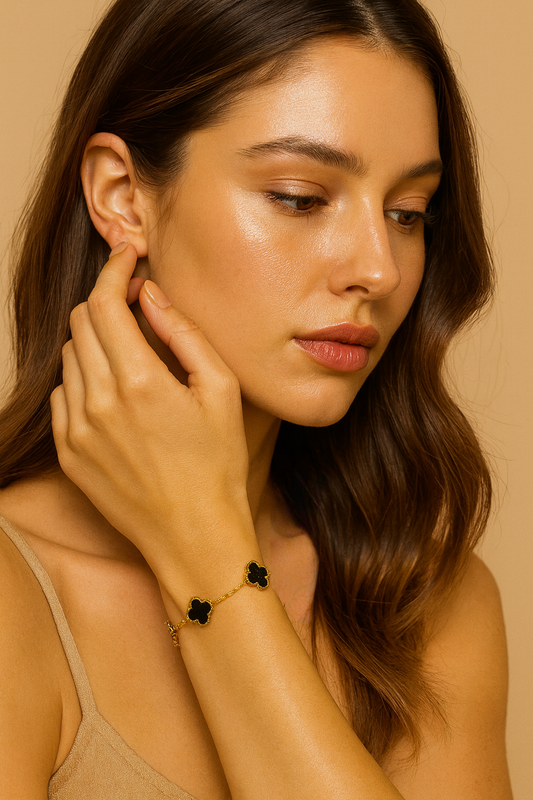 Elegant Black Clover Anti-Tarnish Gold Bracelet