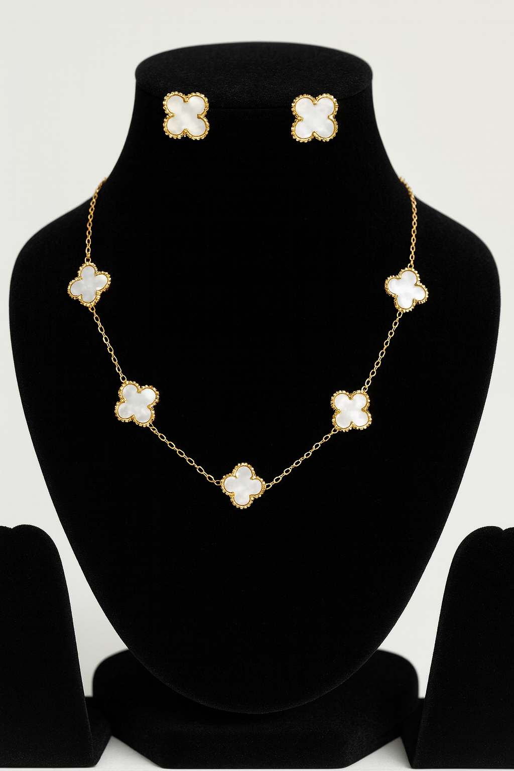 White Clover Elegance Necklace & Earrings Set