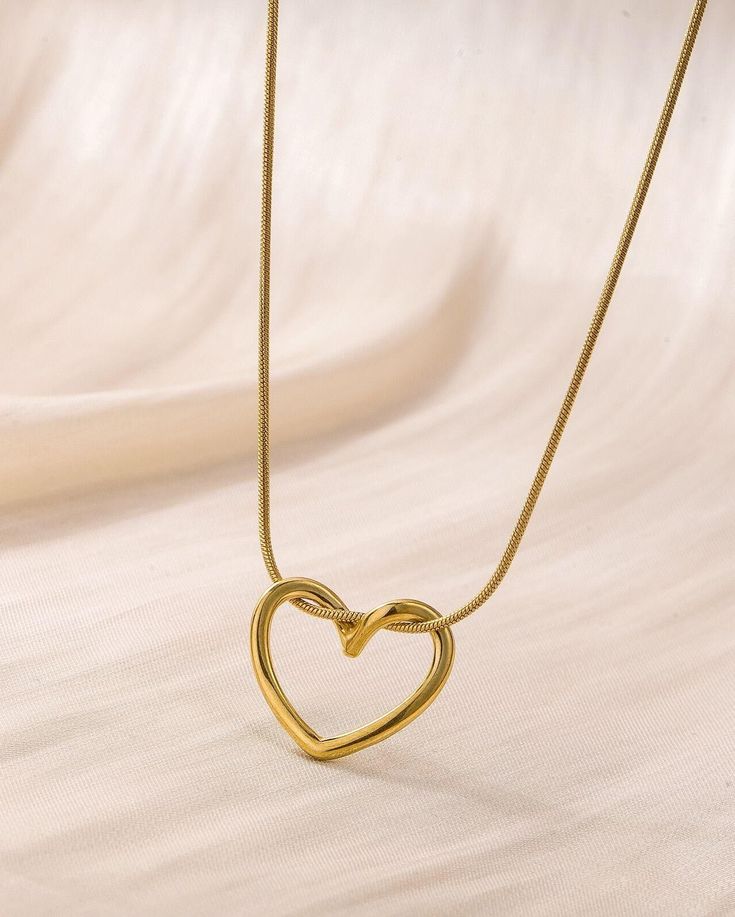 Golden Heart Knot Pendant Necklace – Anti-Tarnish Finish