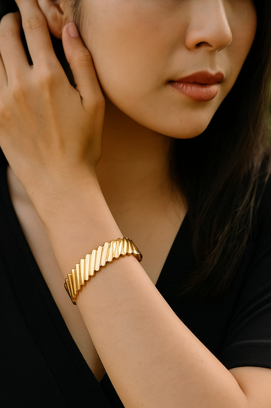 ✨ Golden Ridge Anti-Tarnish Bracelet