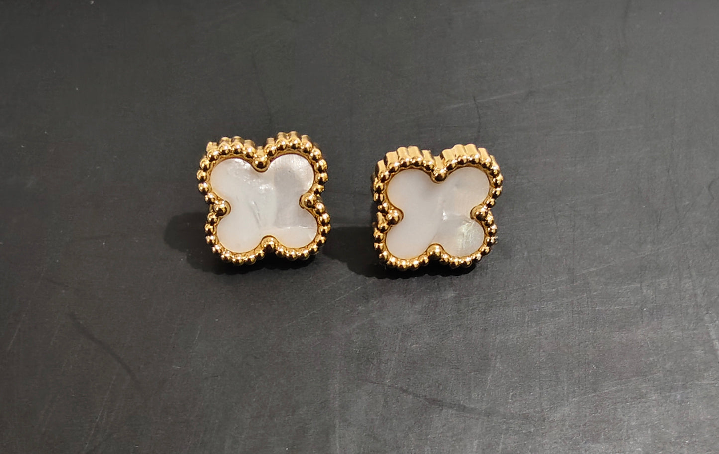 White Clover Elegance Necklace & Earrings Set