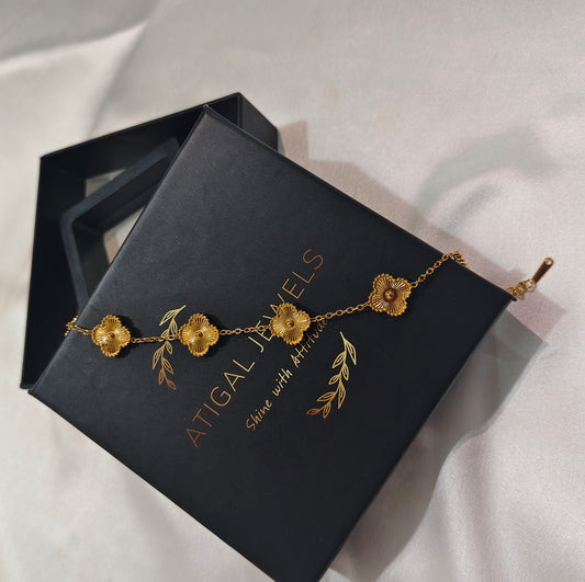 Aurelia Clover Bloom Bracelet – 5-Petal Gold Plated Charm Chain