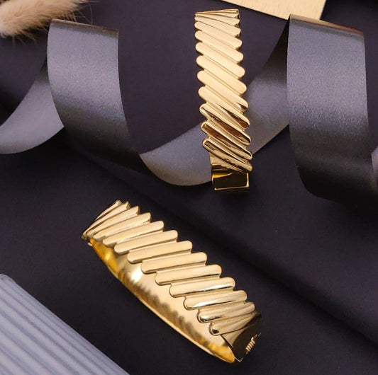 ✨ Golden Ridge Anti-Tarnish Bracelet